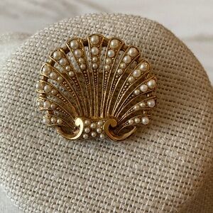Vintage Gold and Pearl Shell Brooch high quality beautiful!